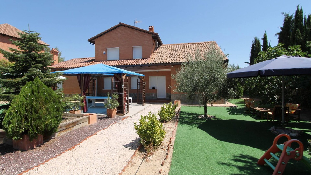 Sesena Ski Chalet | Casa del Valle. TuCasaTemporal