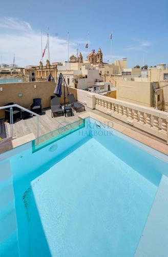 Ghaxaq Apartment | Casa Dell'Arte in Ghaxaq Rooftop Pool & Garage