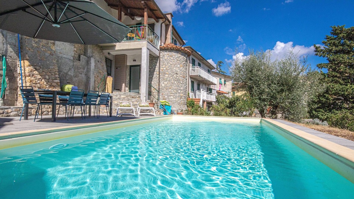 San Terenzo Monti House | CASA DELLA TORRE- 6 Pax / Pool / beautiful mountain view