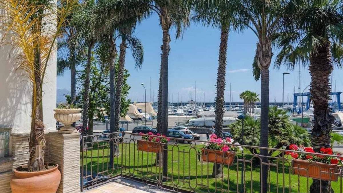 Riposto Apartment | Casa delle Zammare, facing the sea historic centre