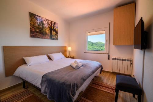 Lapa dos Dinheiros House | Casa do Beco - Fabulous 3 Bedroom House with an Office, Seia, Serra da Estrela