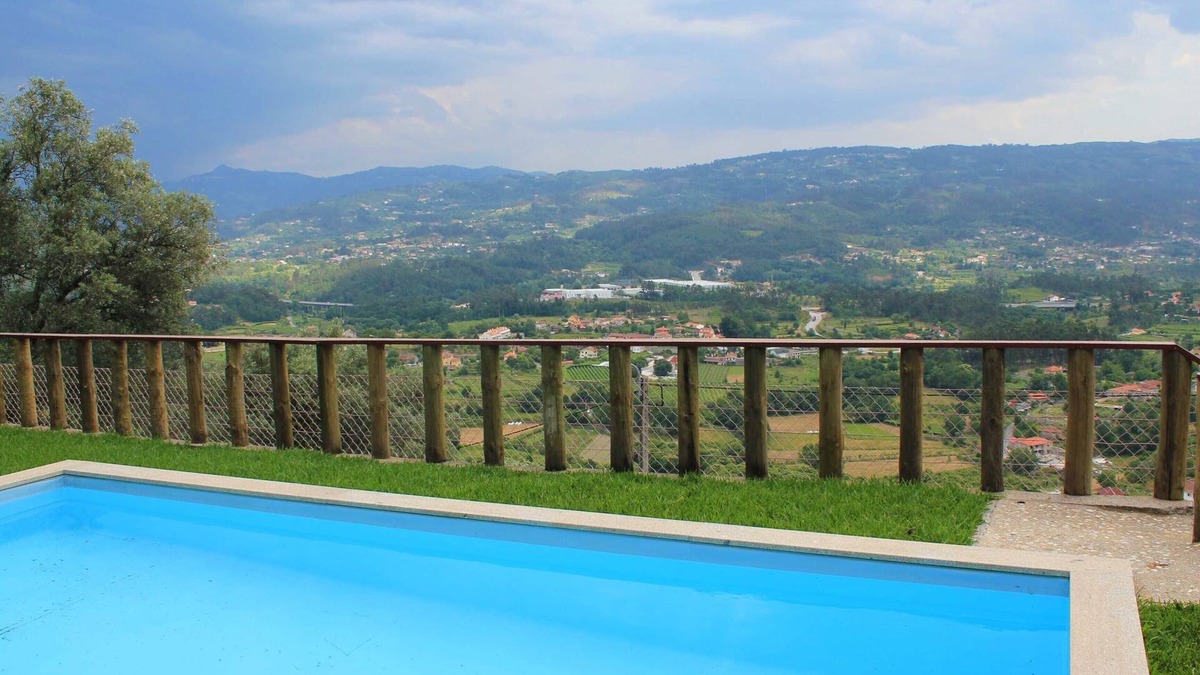 Bico Ski Chalet | Casa do Caminho do Monte - Hill Cottage for Relax