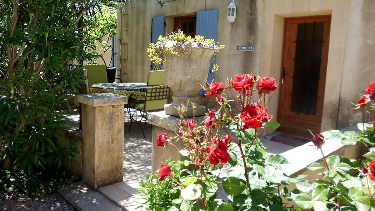 Rognonas Cottage | "Casa Dora" - sleeps 4, 2bed 2bath self catering Apartment heart of Provence