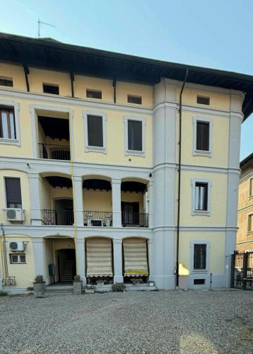 Rozzano Apartment | Casa Edoardo Rozzano Assago