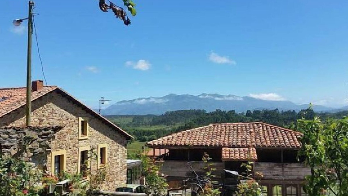 Priesca Cottage | Casa El Piensu for 8 people 300 m from the sea and views of the Sierra.