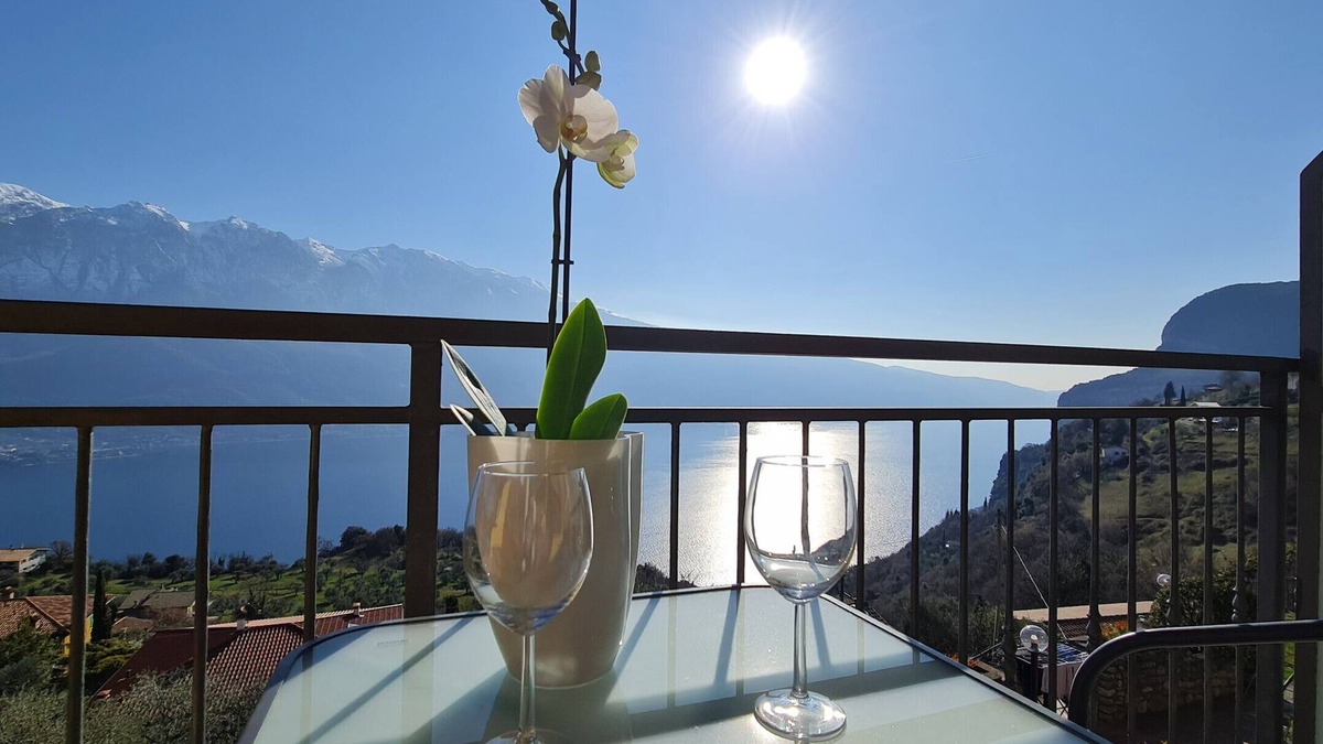 Arias Apartment | Casa Elka Balcony 8 Lake view