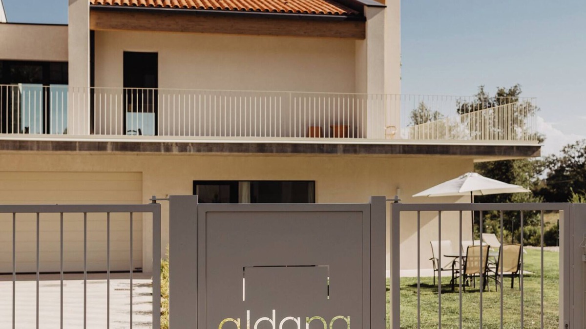 Leza House | Casa en Rioja Alavesa con Jardin, Barbacoa y Parking Privado