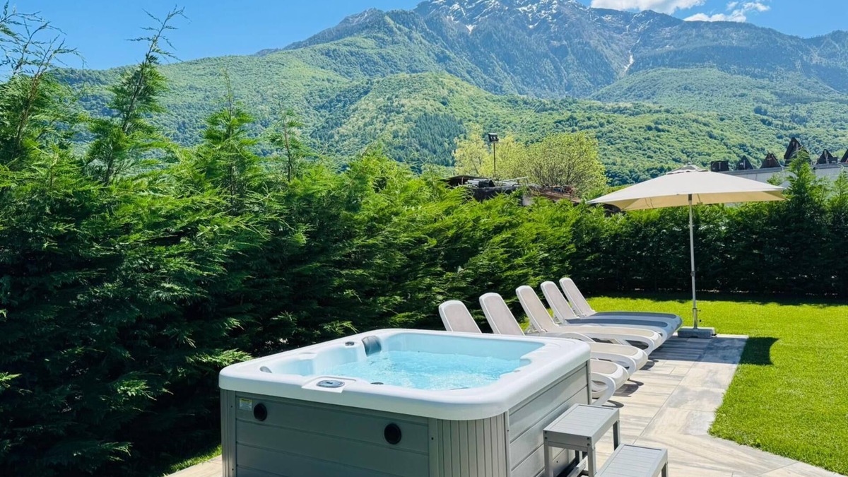 Colico Piano Apartment | Casa Enea with private garden and mini pool