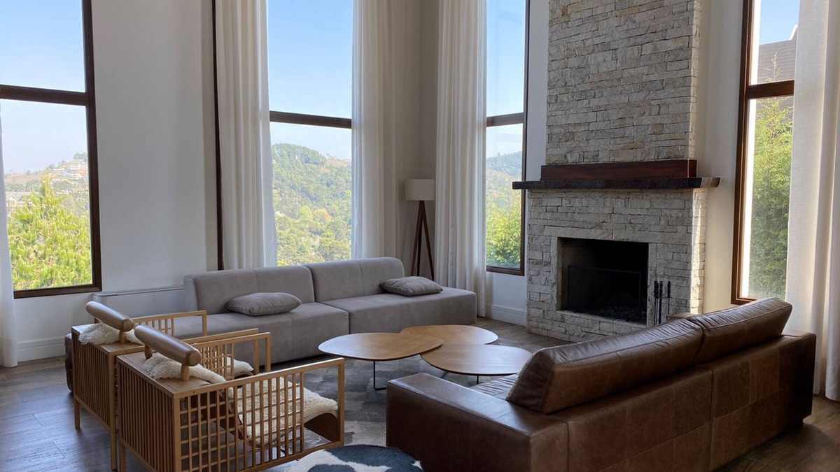 Campos do Jordao House | Casa Estilo Chateau Recém Construído, 5 Suítes, Piscina Interna e Vista Incrível