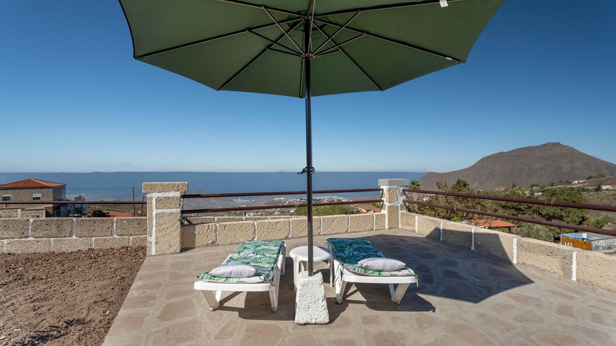 Valle de San Lorenzo Villa | 'Casa Eyden Sunset View' with Private Terrace and Wi-Fi