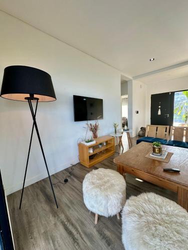 Zelaya House | Casa familiar a la laguna en San Sebastian, Escobar, 3 dormitorios, jardín, pileta, parrilla y canoas