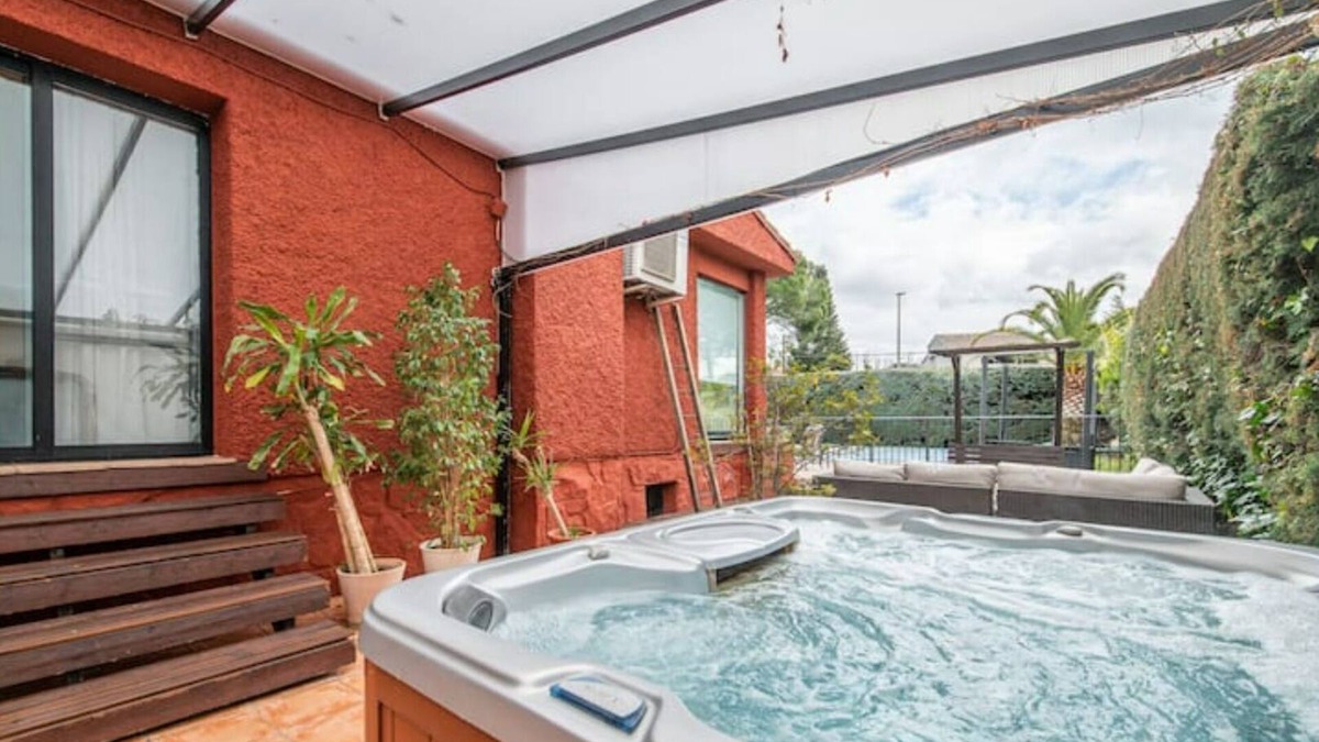Las Rozas de Madrid House | Casa Familiar con Piscina, Jacuzzi y Bbq! Ideal Grupos!