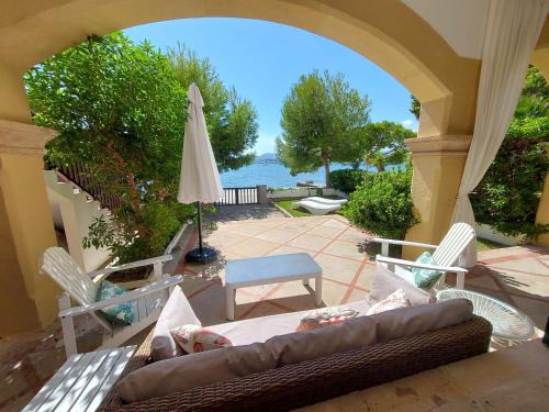 Puerto de Pollensa Apartment | CASA FARO Spacious, Ground Floor Property on the Pine Walk, Covered terrace with Sea Views. Wifi/Air Con