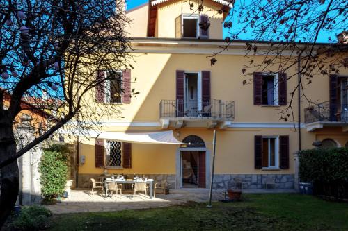 Intra House | Casa Felice - Villa con Giardino in Centro