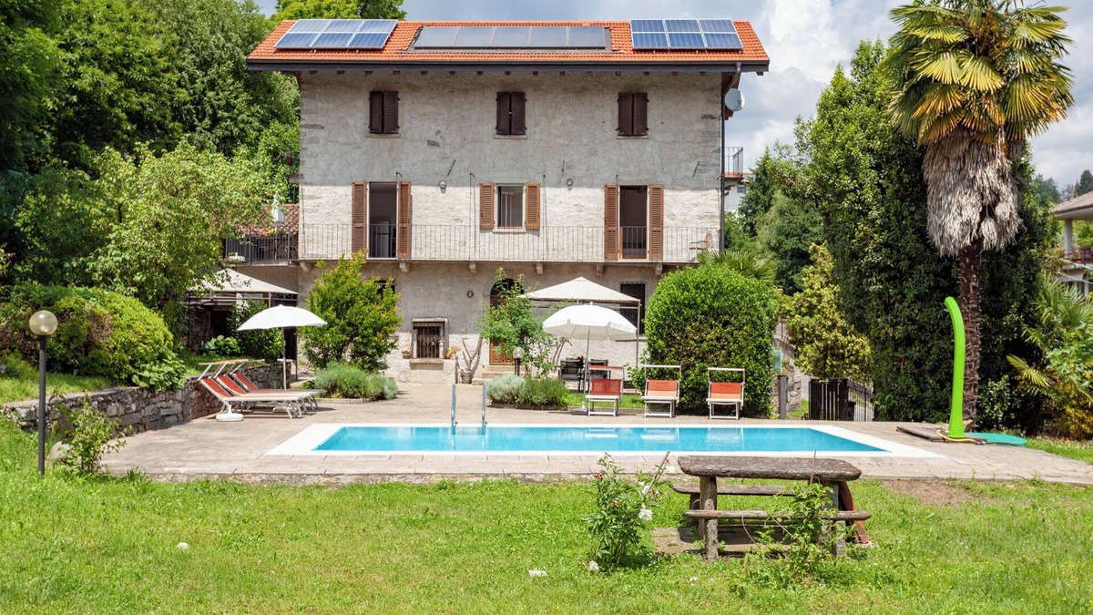 Vacciago Apartment | Casa Frey apt. 3 room apartment on Lake Orta with garden and swimming pool