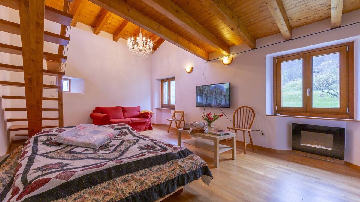 Pugerna House | Casa Gialla, Pugerna, Switzerland