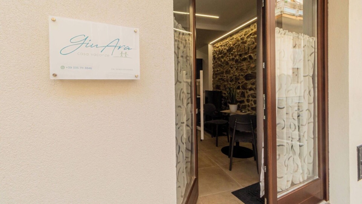 Castelbuono House | Casa Giuara -Radici Ground floor studio apartment 5 minutes walk from the historic center