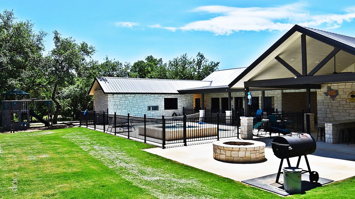 Sabinal House | Casa Grande, Private Pool, Wi-Fi, @ Frio River Vacation Rentals