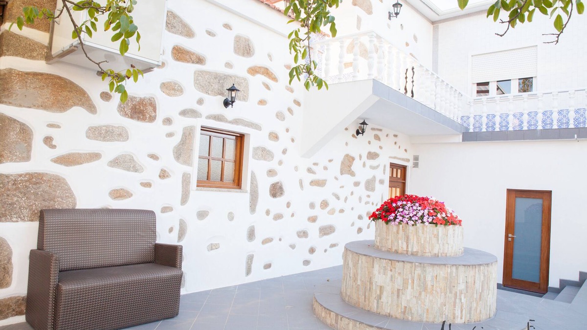 Mozelos House | Casa Grande - Rural house near Porto, with swimming pool and garden.