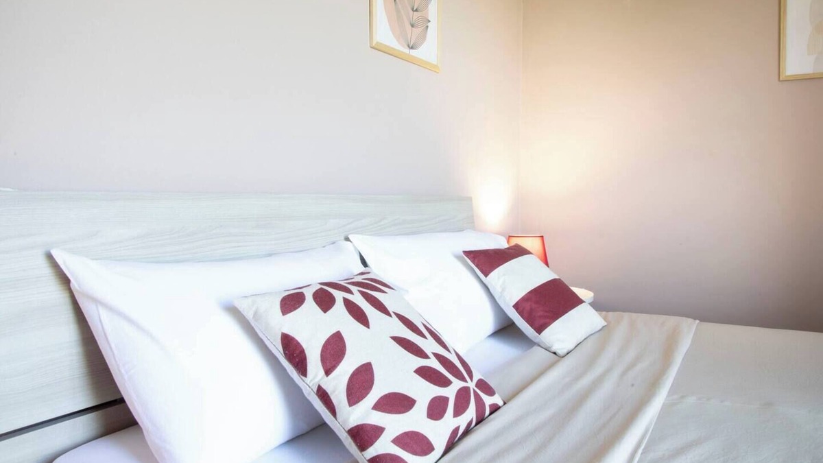 Portacomaro Apartment | Casa Graziella - red apartment with a view