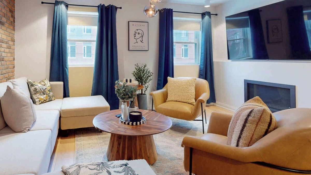 Leslieville Hotel | Casa Hotel: Elegant 2BR Suite in Leslieville