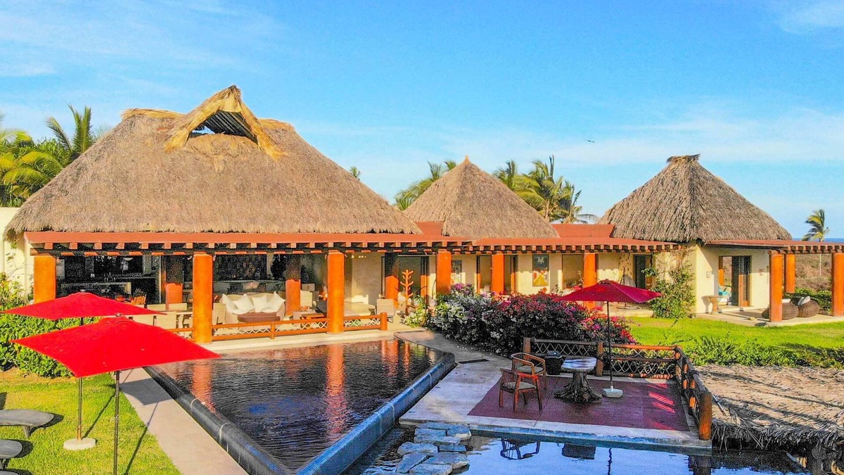 Petacalco House | Casa Irekua | Luxury beachfront retreat