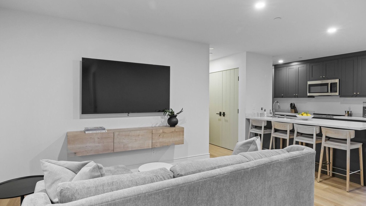 Laguna Apartment | Casa Jardin Unit 13-Boutique Suite in Downtown Santa Barbara