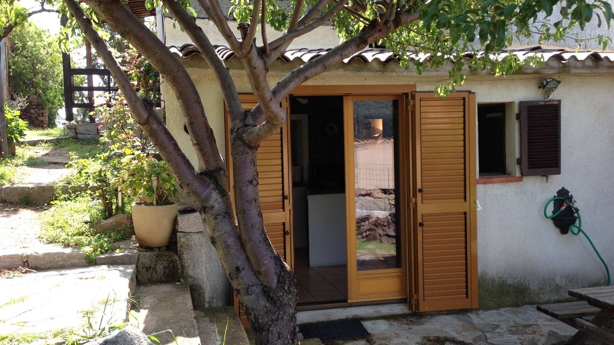 Monacia-d'Aullene Apartment | Casa Jeannot 35m2, 2/3 pers, 60m2 enclosed garden, private parking space