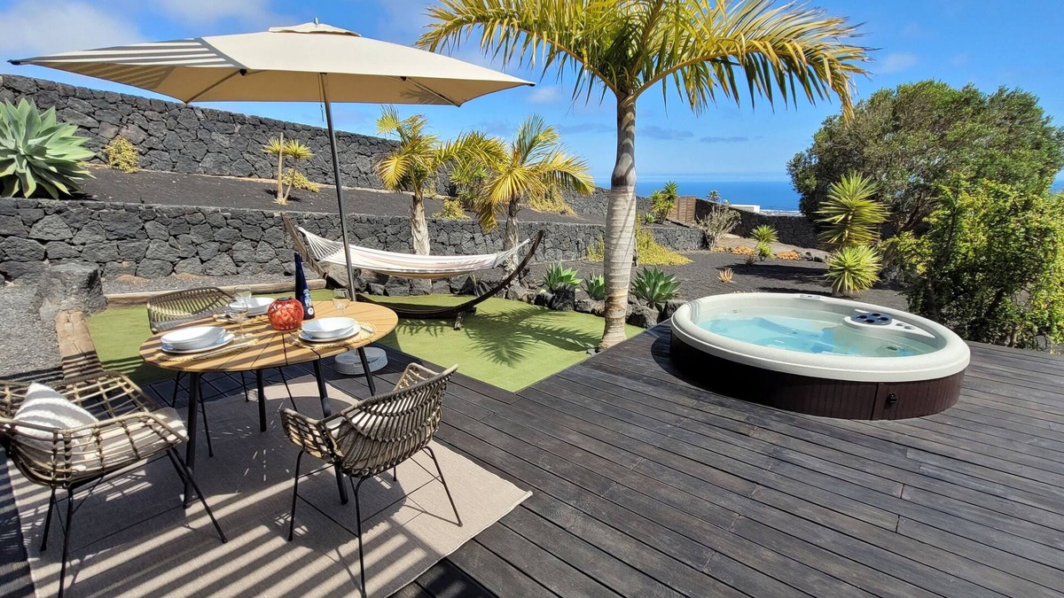 La Asomada Apartment | Casa La Asomada: sea views, jacuzzi, garden, wifi, air con