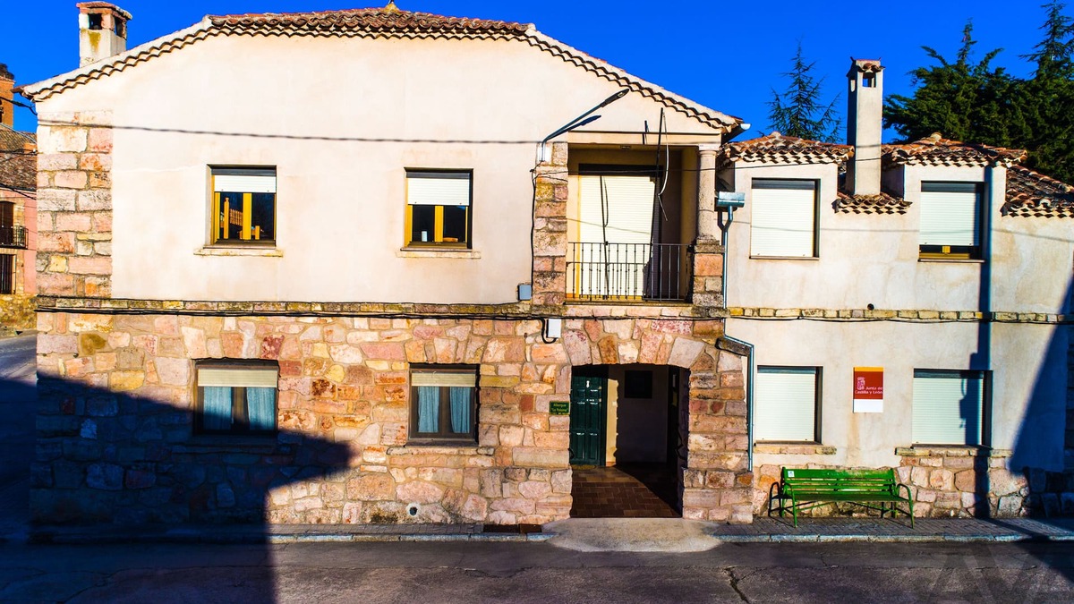 Valdevacas y Guijar House | Casa La Palaina (full rental) for 30 people and large patio.