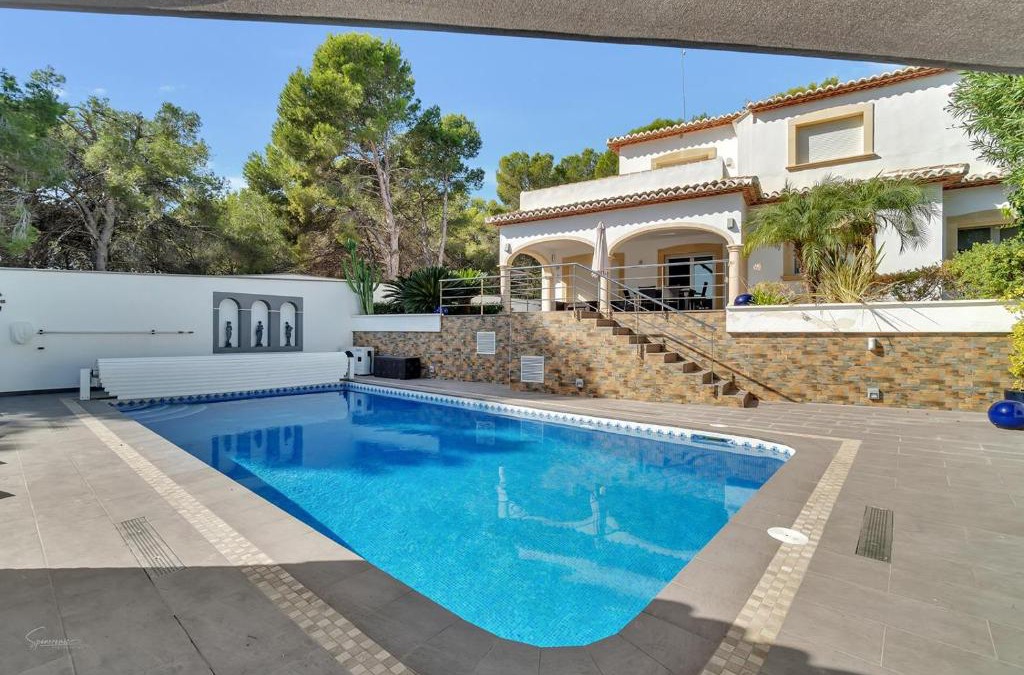 Moravit Villa | Casa La Pinada by Aldertons