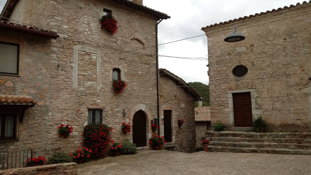 Macerino House | CASA LA TORRE in the small Umbrian village of Macerino