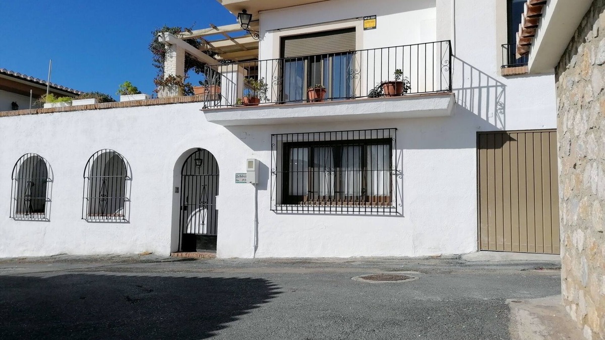 Almunecar Villa | Casa Las Golondrinas charming individual house 400m from San Cristobal beach
