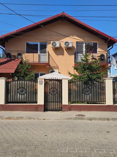 Sulina House | Casa Laur