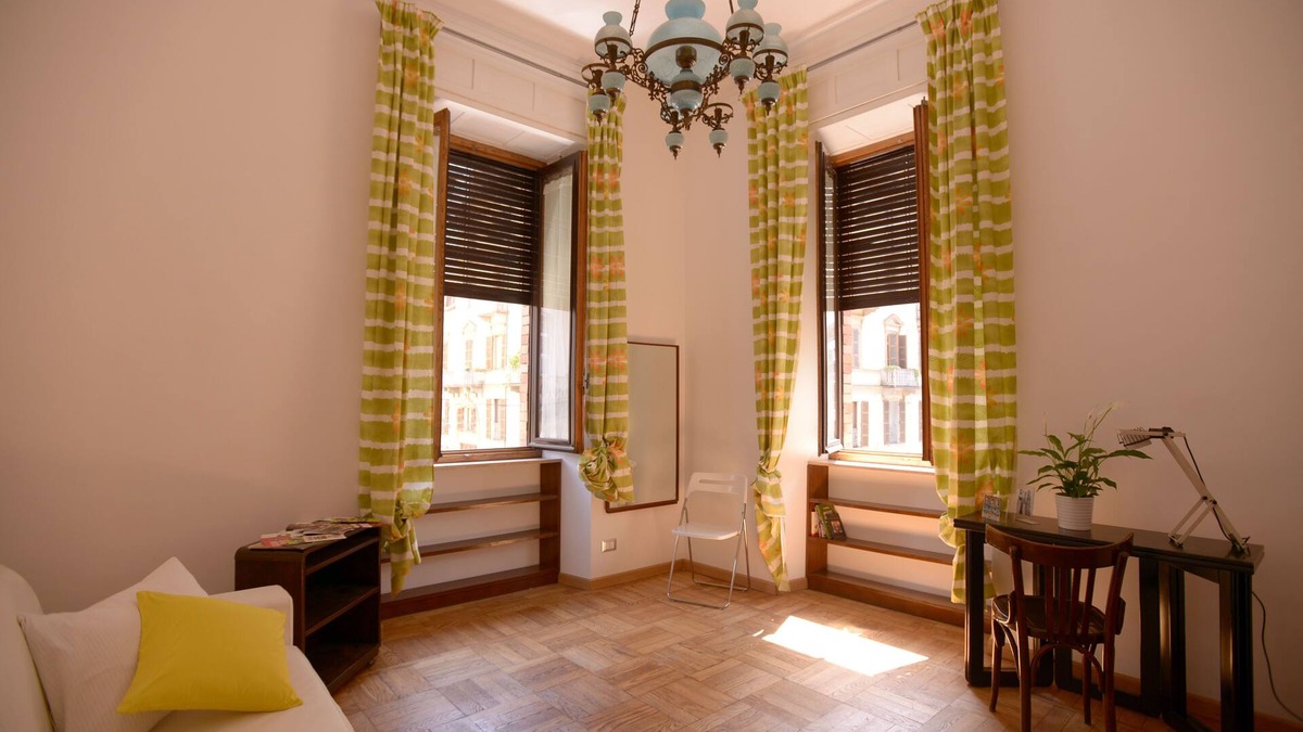 Vanchiglia Apartment | Casa Lescano - central and striking apartment in a historic house.