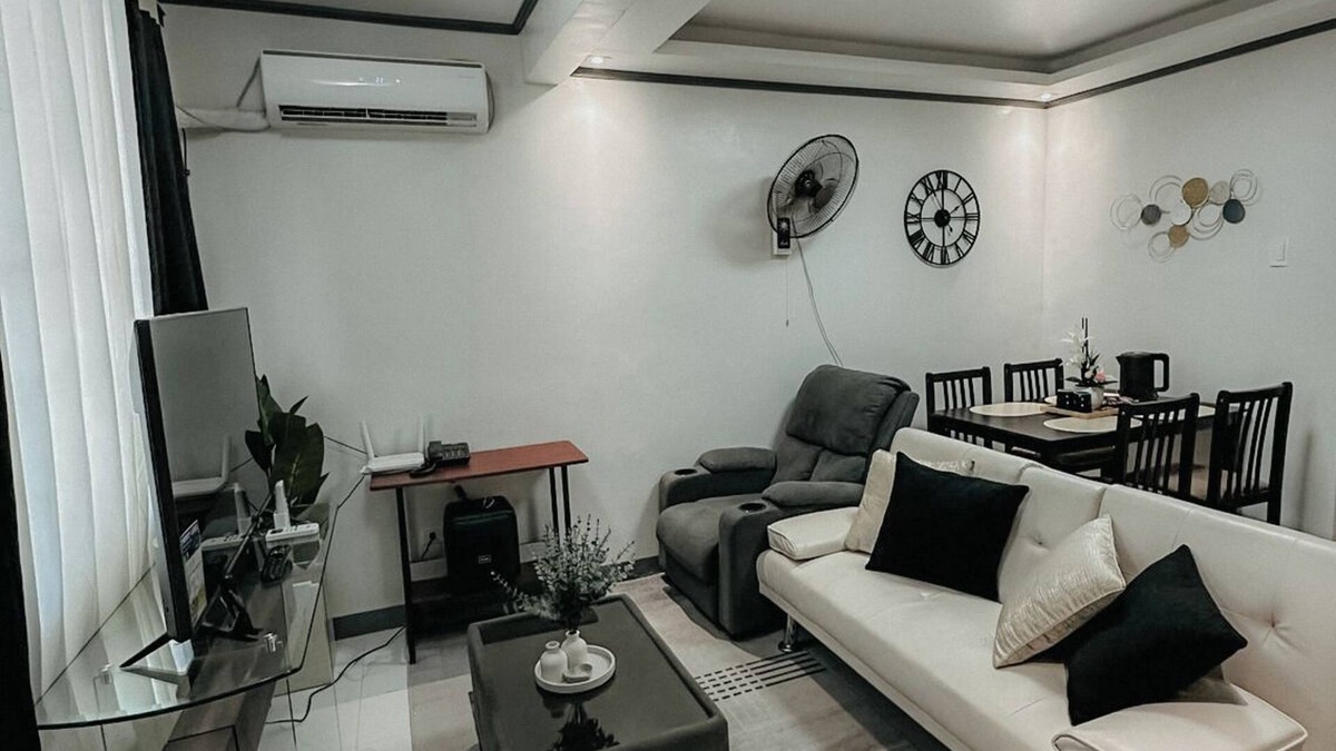 Cardona House | Casa Lirio Comfy 2-Story Home w/Free Parking