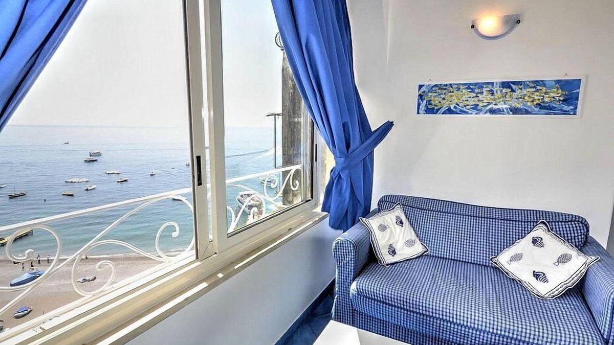 Positano City Centre House | Casa Luisa: A charming ancient house overlooking the sea and the main beach of Positano, with Free WI-FI.