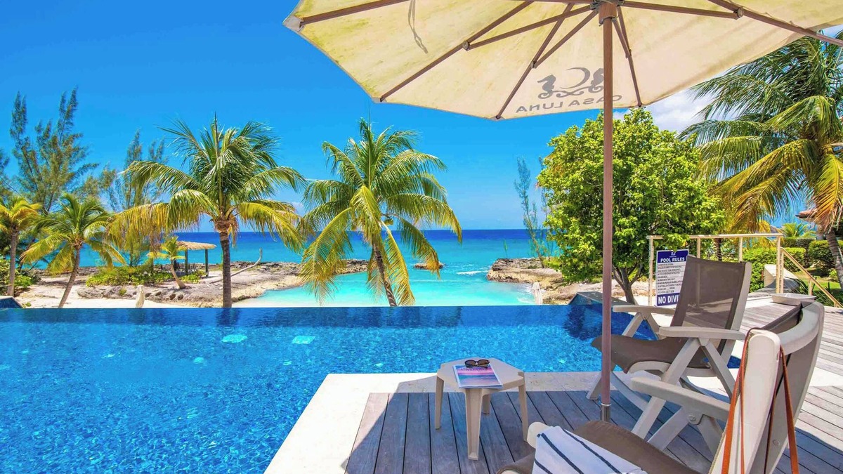 George Town Villa | Casa Luna 14: Gated Resort South of 7Mile Beach w/Beach Cove, Communal Pool, Heated Spa + Gym
