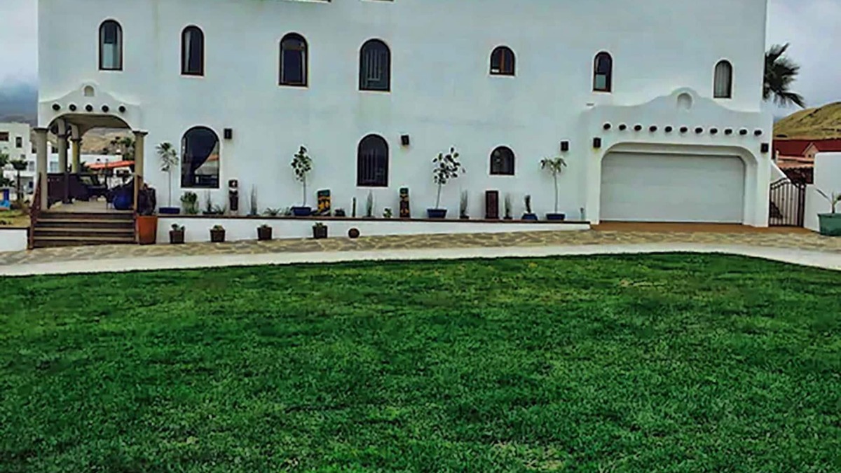 Playas de Rosarito Villa | Casa Luna Llena oceanfront villa, sleeps 20+, pool, jacuzzi, beach, bbq, views