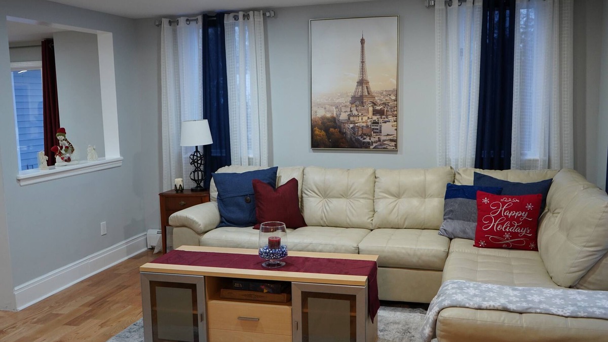 Utica House | Casa-Lux - Sleeps 12/5Bd - Utica NY