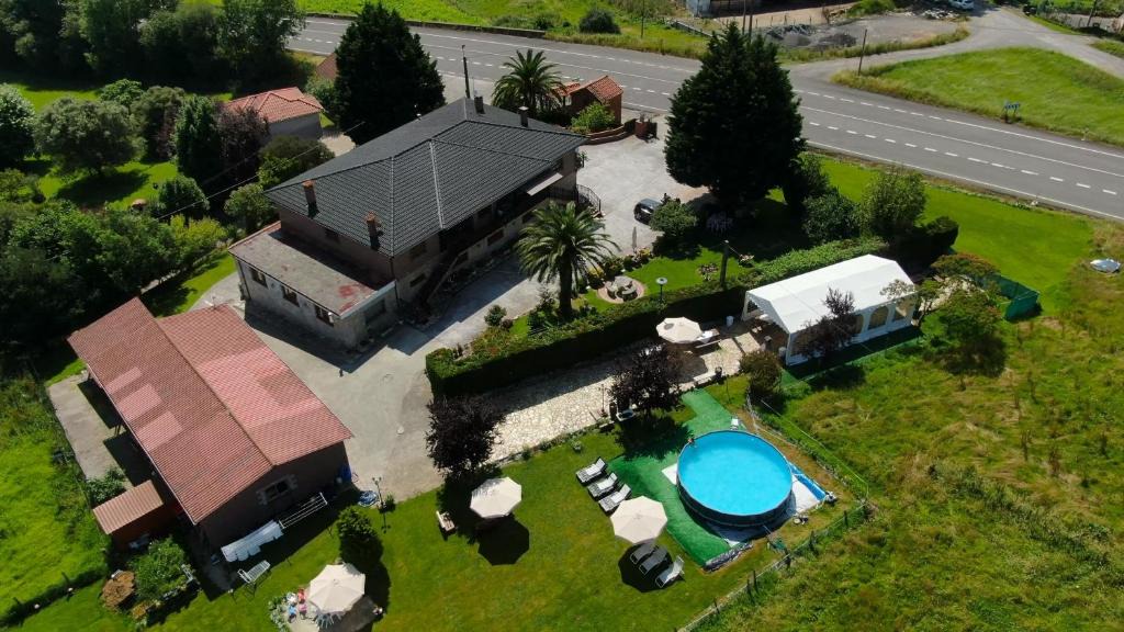 Hazas de Cesto House | Casa Madrazo con piscina y parrillas