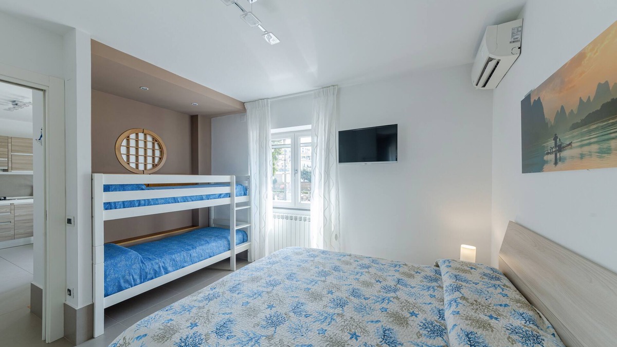 Pozzuoli House | Casa Mare & Relax - with sea view and Temple of Serapis
