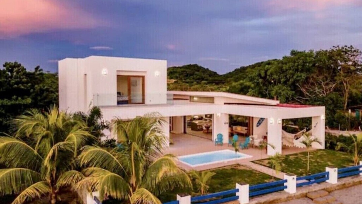 Popoyo House | Casa Margarita ~ Stress free Zone on the Beach with StarLink!