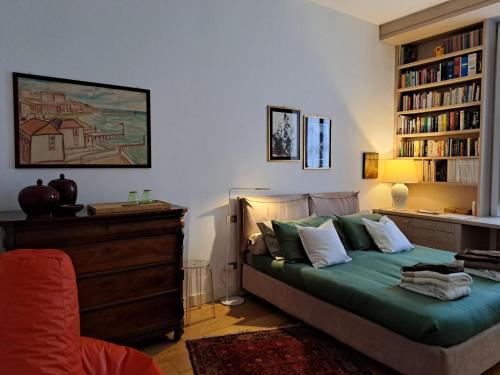 Casoretto Bed & Breakfast | Casa Mari - free secure parking, breakfast, private bathroom, wifi, garden, aircon, 5 min walk to metro and train station