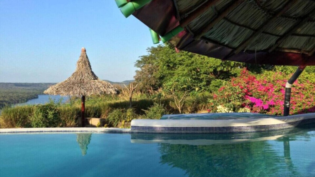 Masatepe Cabin | Casa Maya Lodge – Volcano-View | Infinity Pool