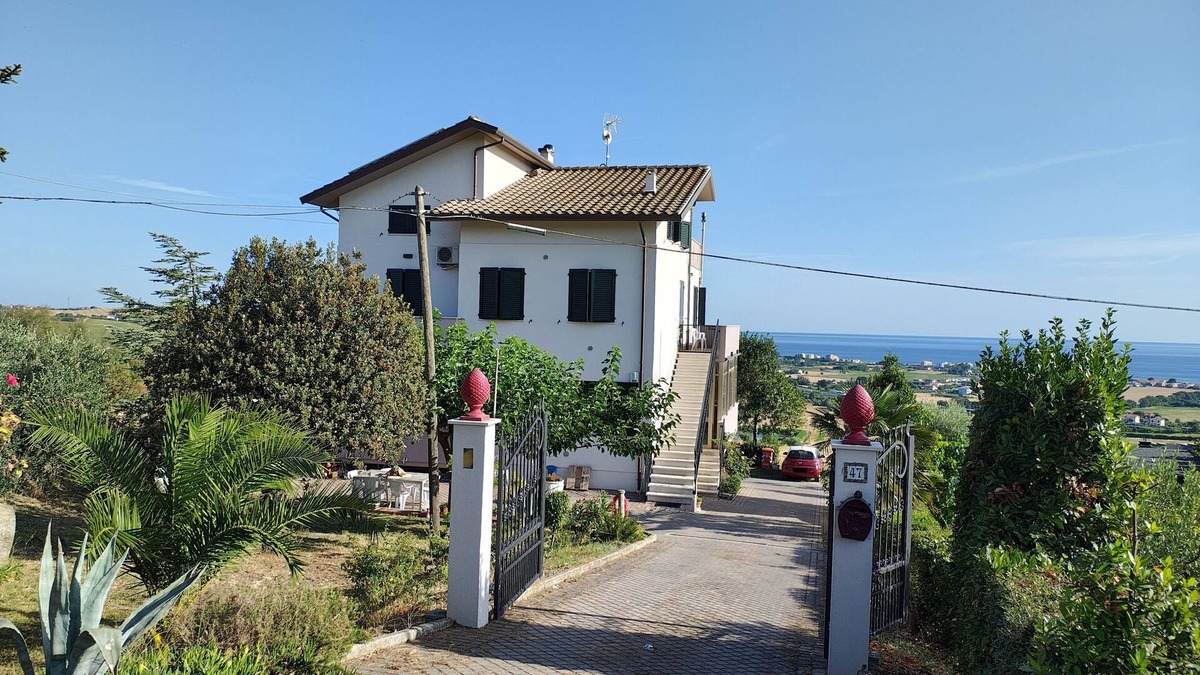 San Costanzo Apartment | Casa Meris - Apartment in the hills with sea view near the beach