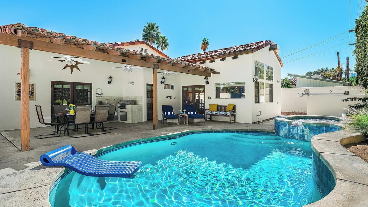 The Mesa House | Casa Mesa! New Listing! 3 bed/3 bath! Pool! Spa! Fireplace! Close to Downtown PS