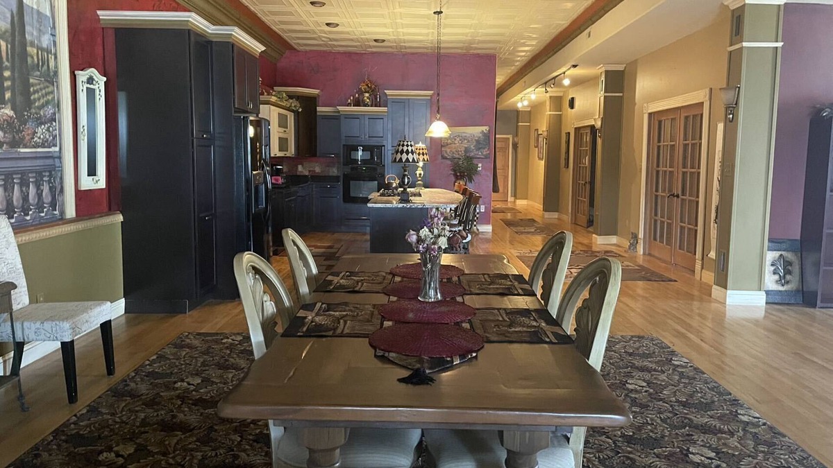 La Salle Apartment | Casa Mia Apartment 10 miles from starved rock