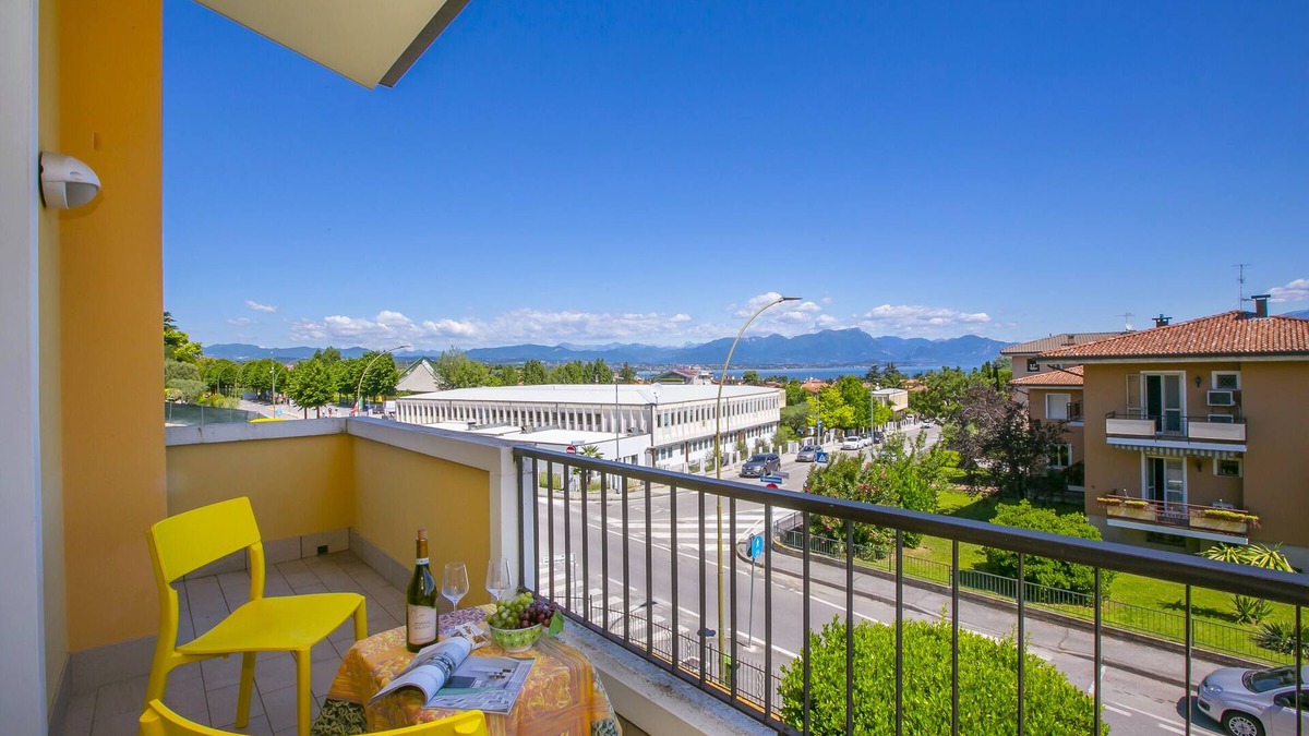 Rivoltella Apartment | Casa Michelangelo, Desenzano Del Garda, Italy