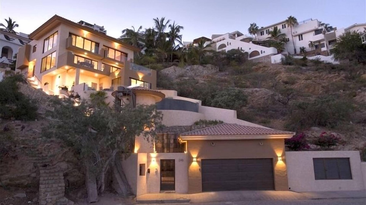 Centro House | Casa Miguel-Brand New Luxury Villa Overlooking the Cabo Marina .